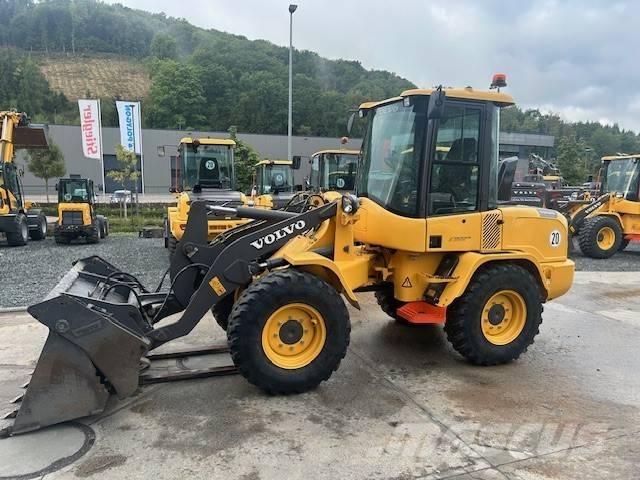 Volvo L 30 G Kolesni nakladalci