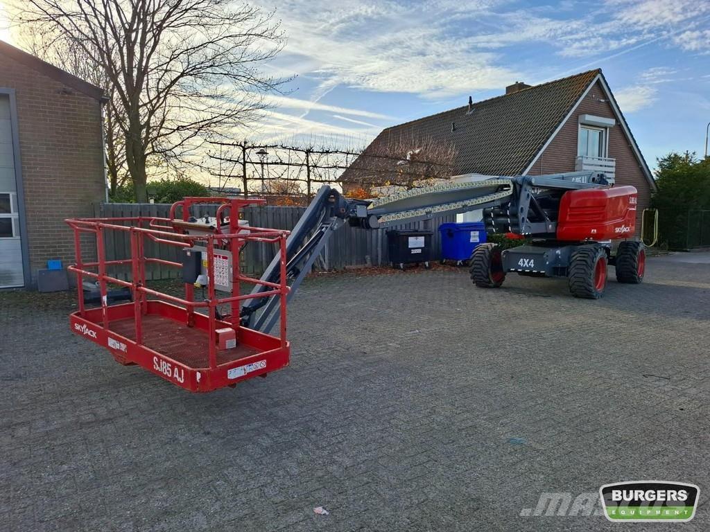 SkyJack SJ85 AJ Zglobne dvižne ploščadi