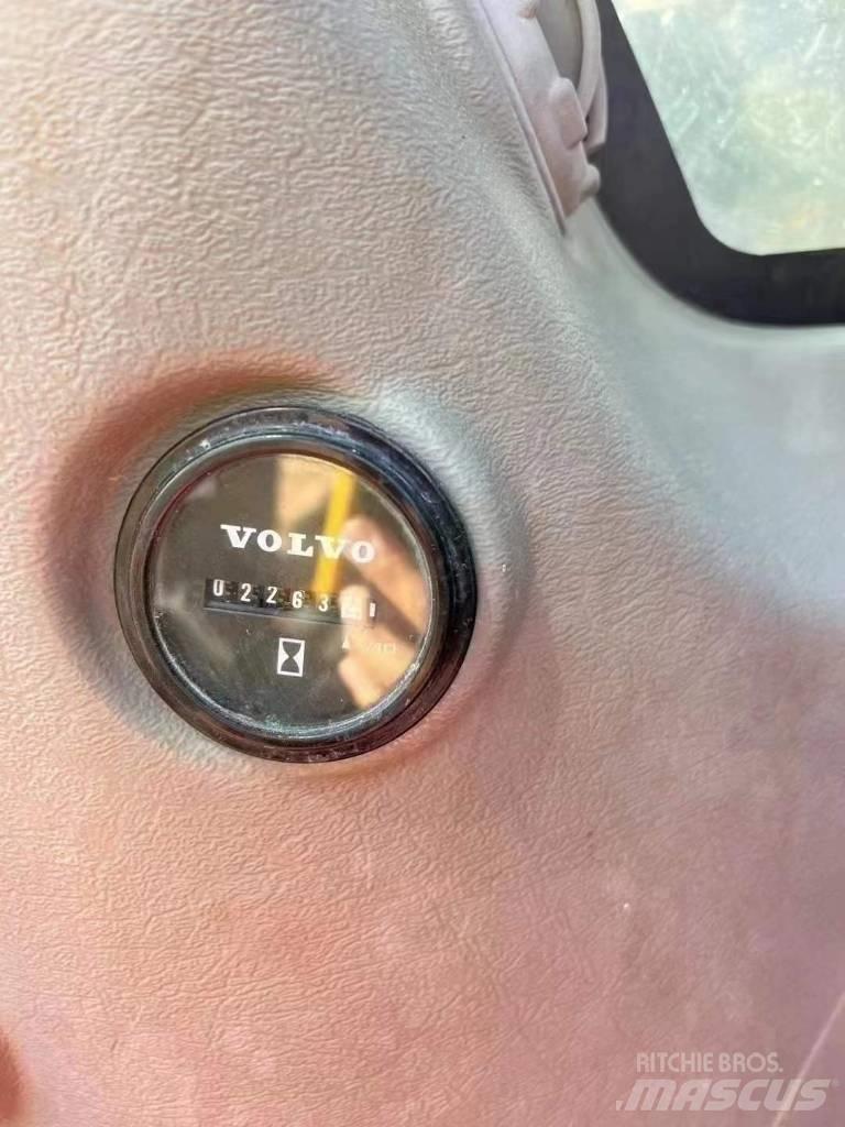 Volvo EC 220 DNL Bagri goseničarji