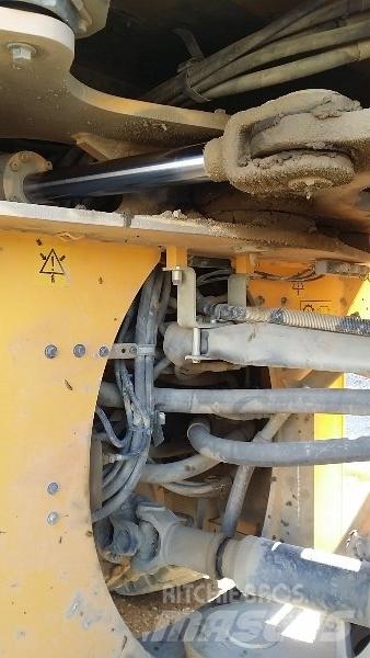 Volvo L180G Kolesni nakladalci