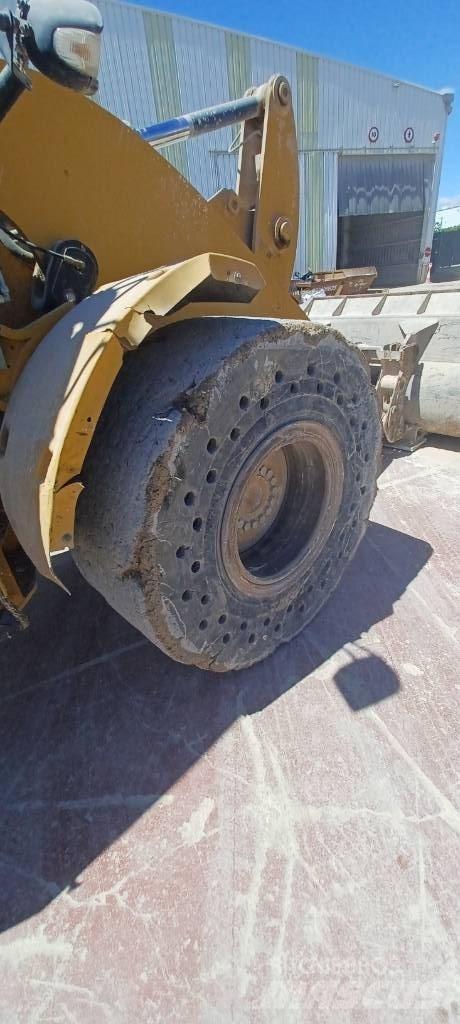 CAT 930 M Kolesni nakladalci