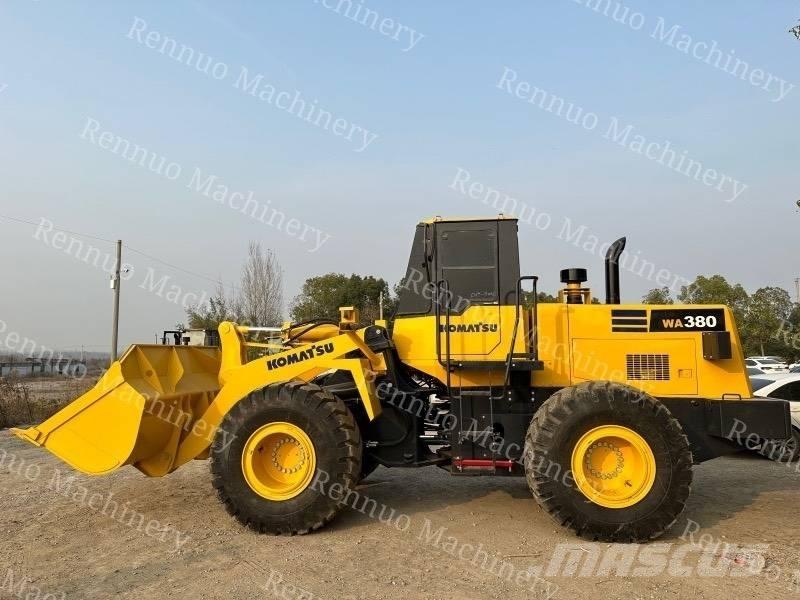 Komatsu WA380 Kolesni nakladalci