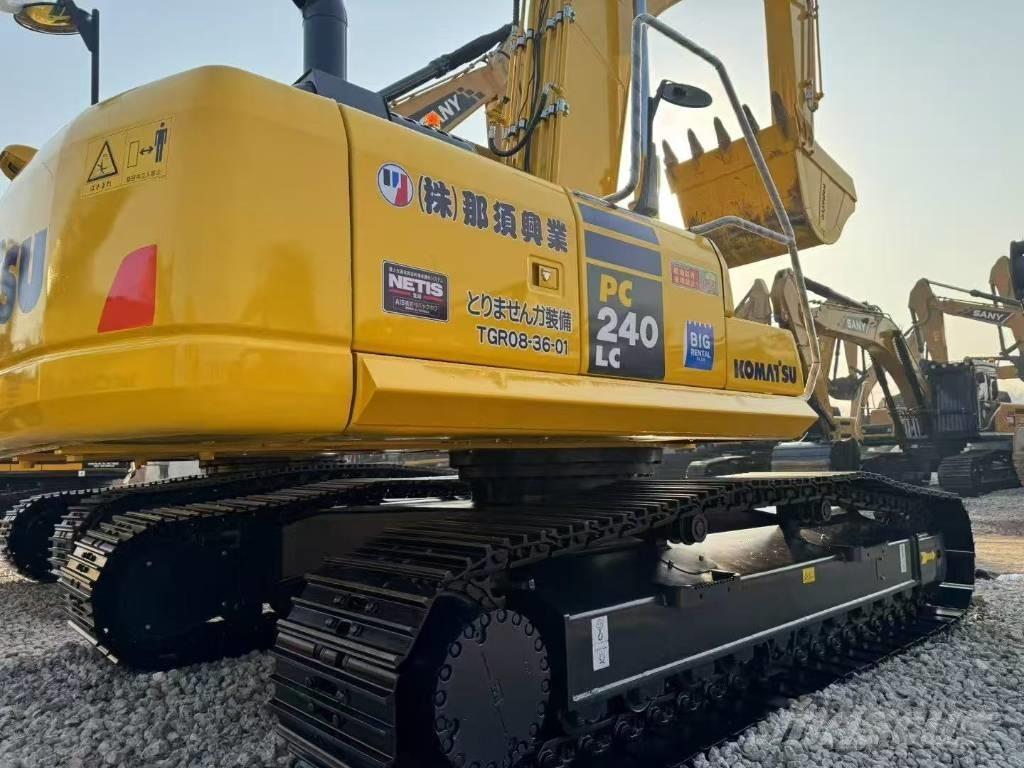 Komatsu 240-8N1 Bagri goseničarji