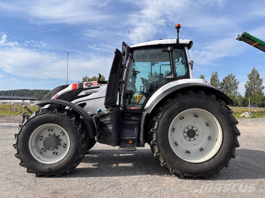 Valtra T215 Versu Traktorji