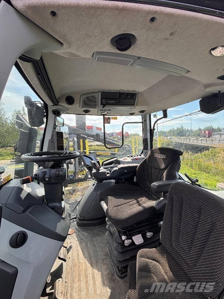 Valtra T215 Versu Traktorji