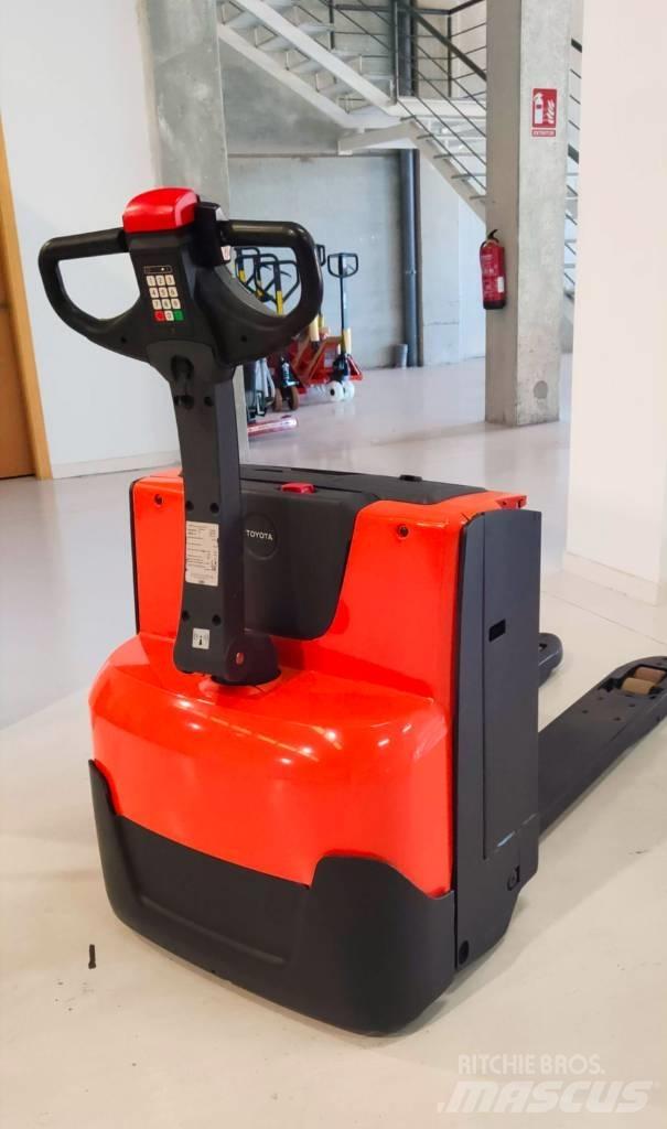 BT LWE 180 Električni nizko dvižni viličar