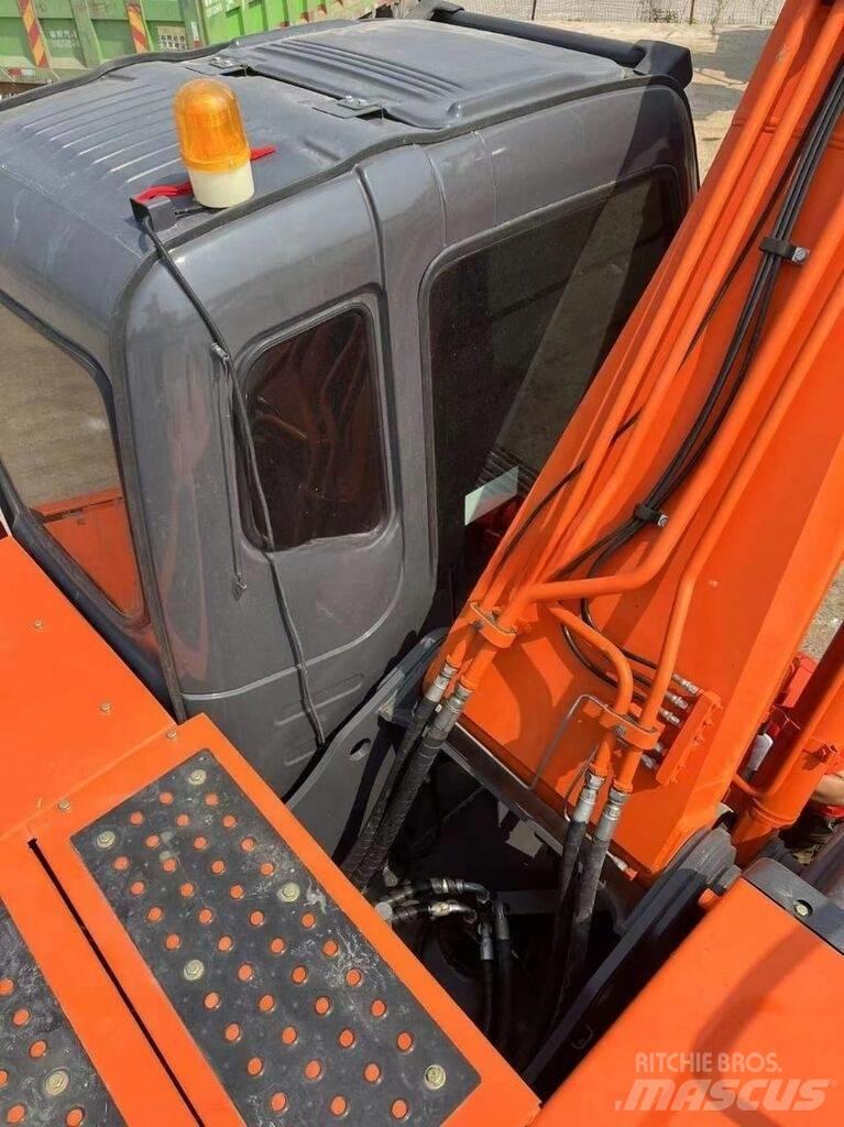 Hitachi ZX 200 Bagri goseničarji