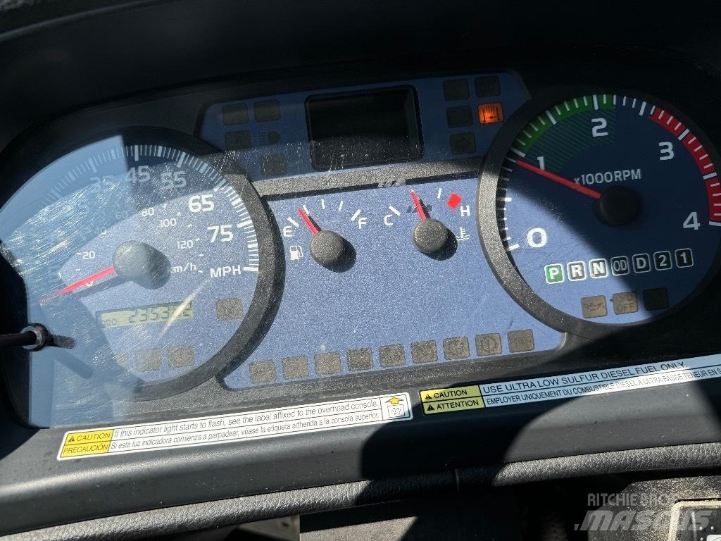 Hino 238 Tovornjaki zabojniki