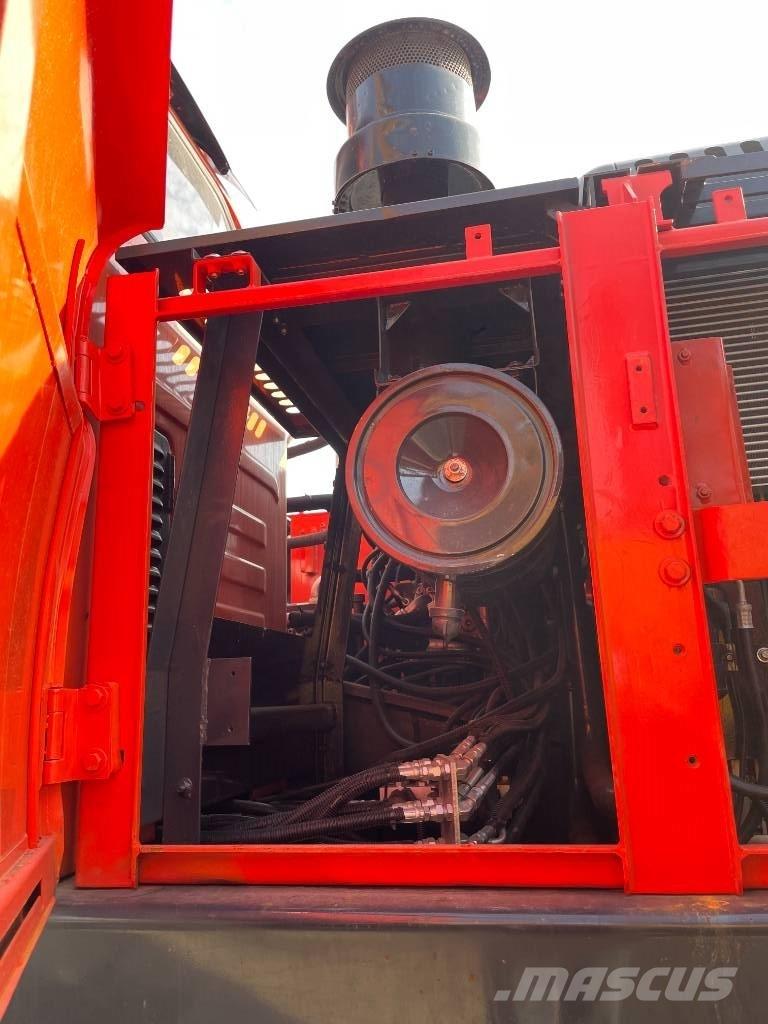 Doosan DX 225 LCA Bagri goseničarji