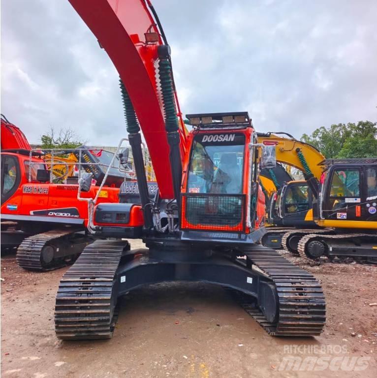 Doosan DX 300 LC Bagri goseničarji