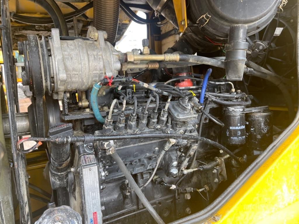 Komatsu WA 270-3 Kolesni nakladalci