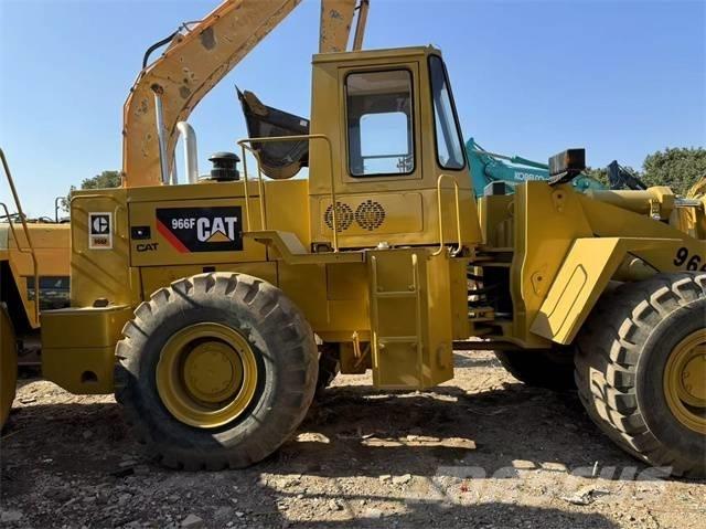 CAT 966 F Kolesni nakladalci