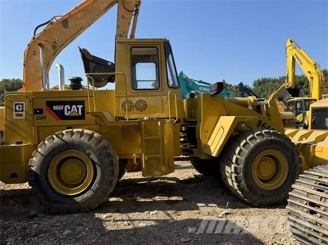 CAT 966 F Kolesni nakladalci