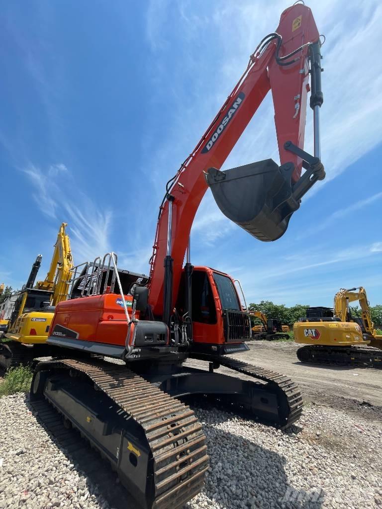 Doosan DX 300 Bagri goseničarji