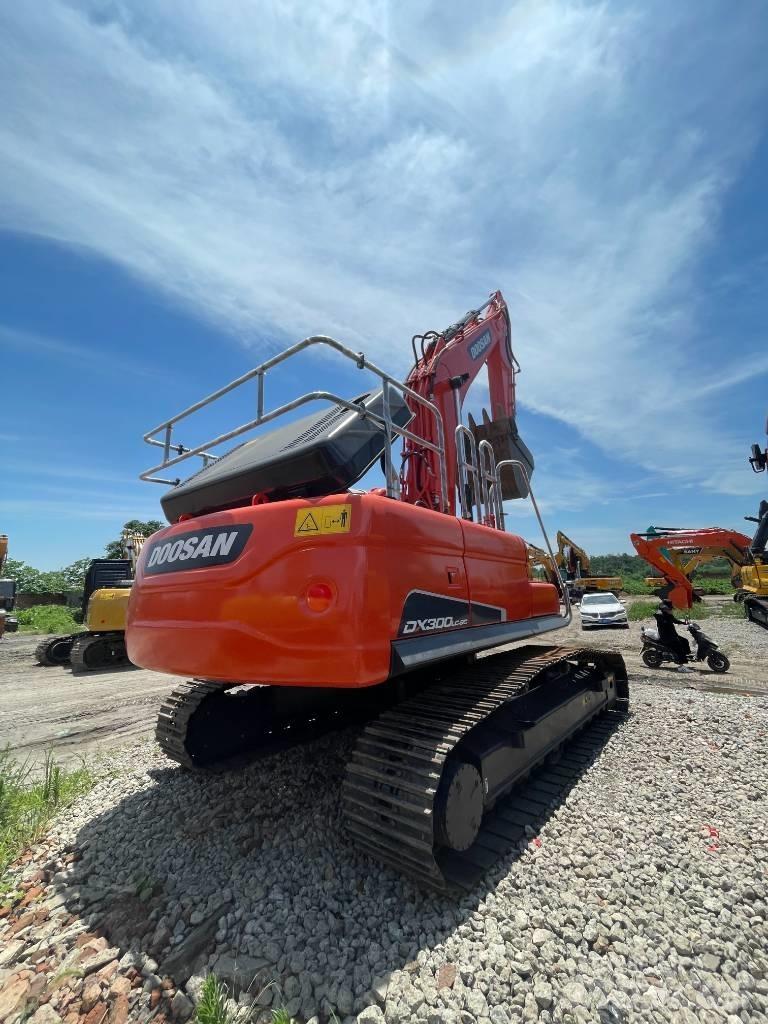 Doosan DX 300 Bagri goseničarji