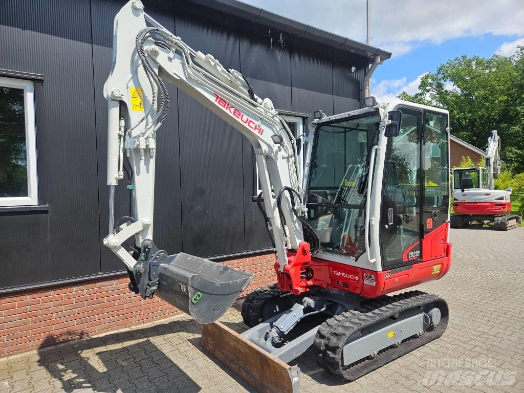 Takeuchi TB230 Mini bagri <7t