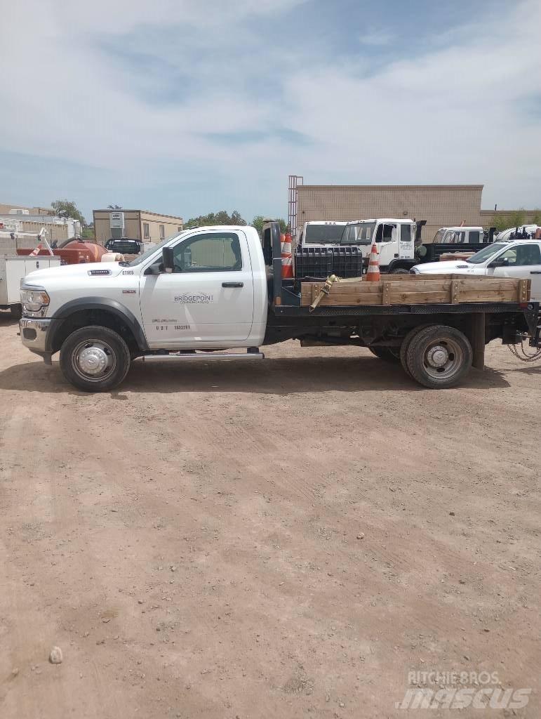RAM 5500 Tovornjaki s kesonom/platojem