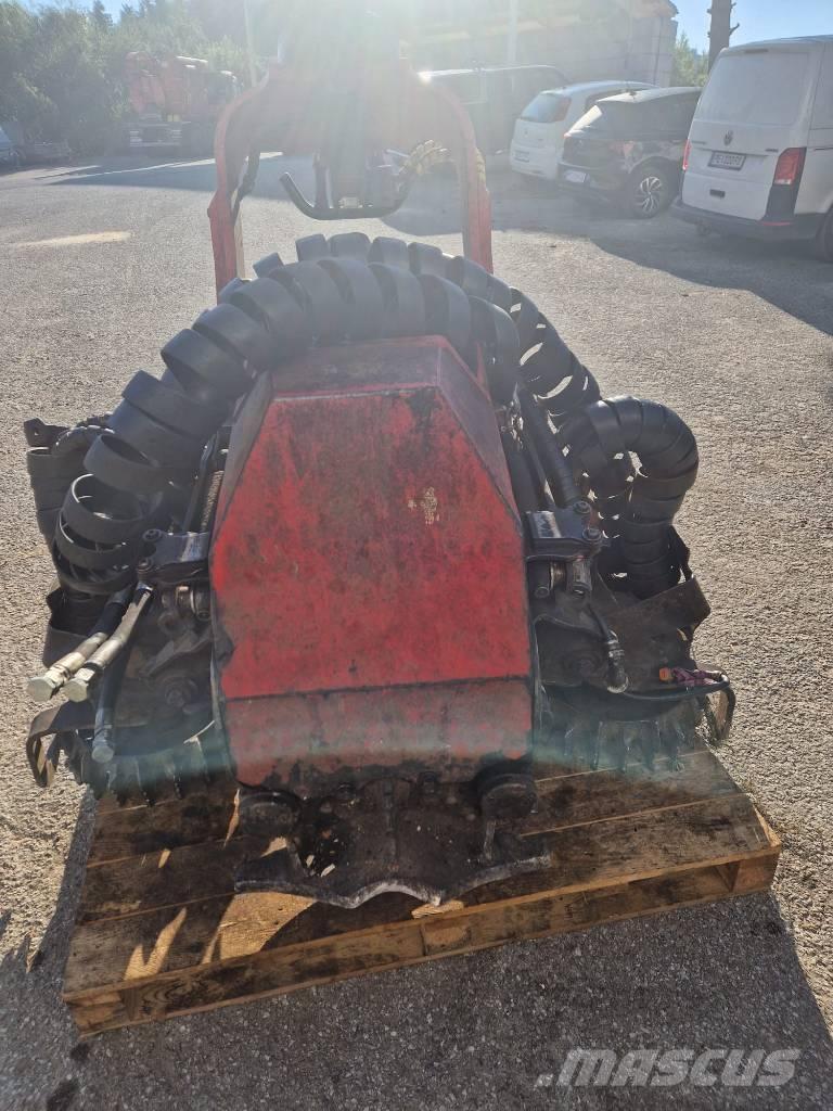 Komatsu 124 Stroji za kleščenje