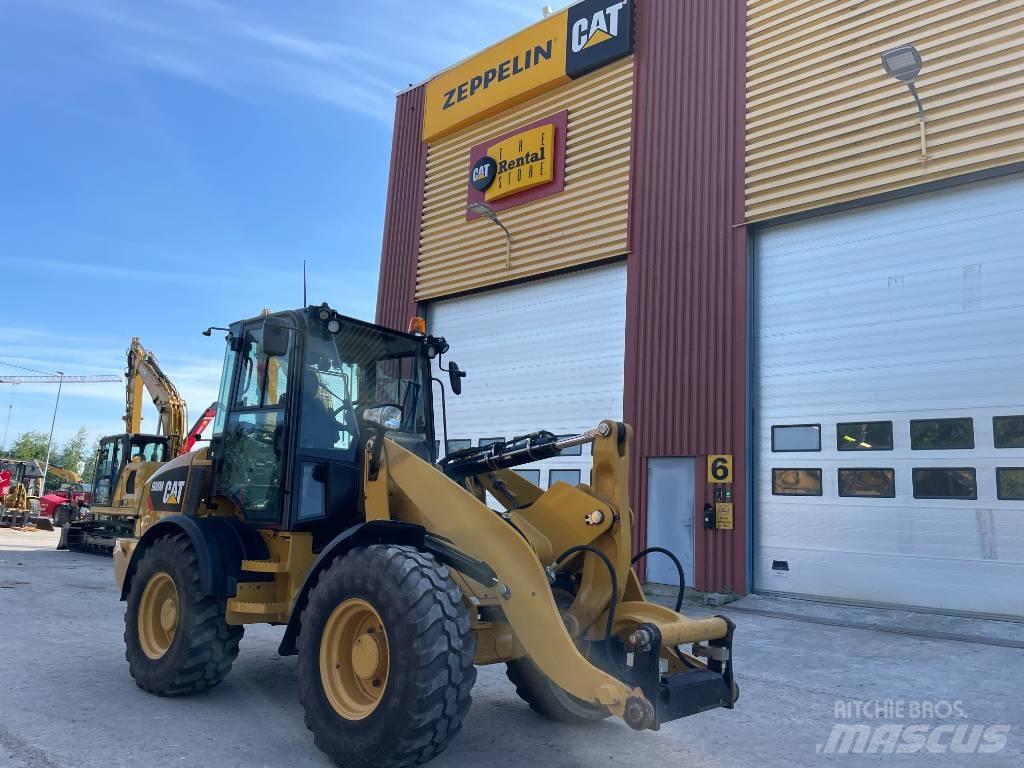 CAT 908 M Kolesni nakladalci