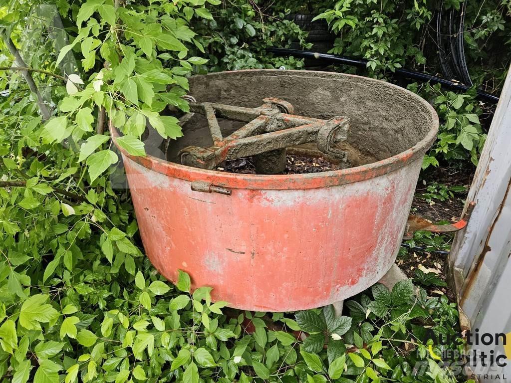  Concrete mixer Betonski finišerji