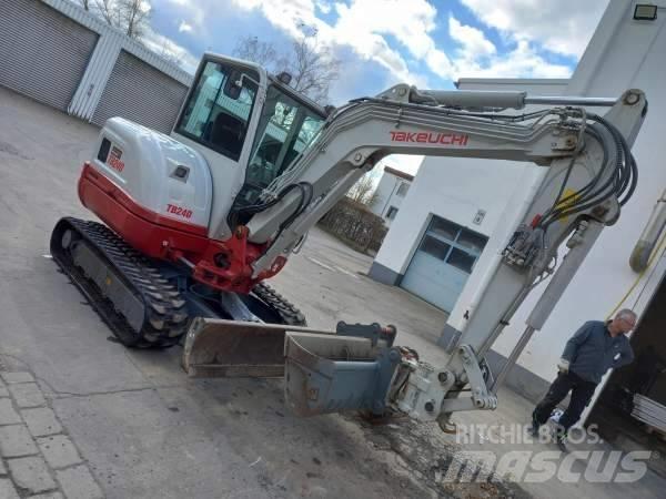 Takeuchi TB 240 DPF Mini bagri <7t