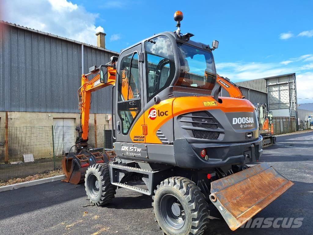 Doosan DX 57 W Bagri na kolesih
