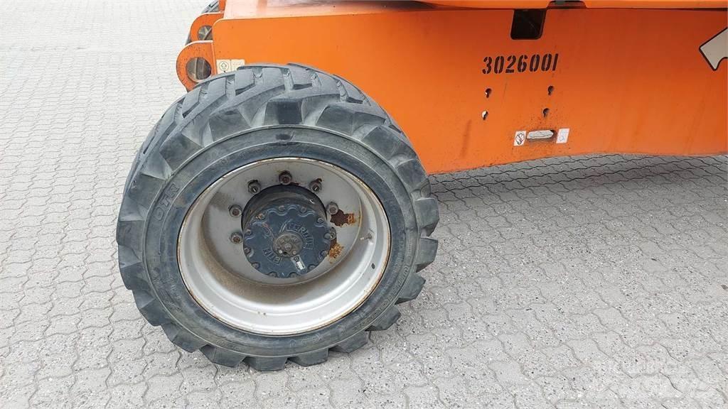 JLG E800AJ Zglobne dvižne ploščadi