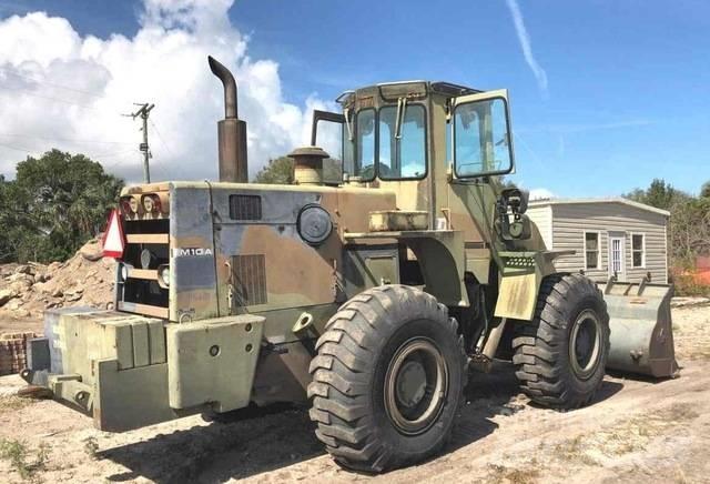 International M10 Kolesni nakladalci