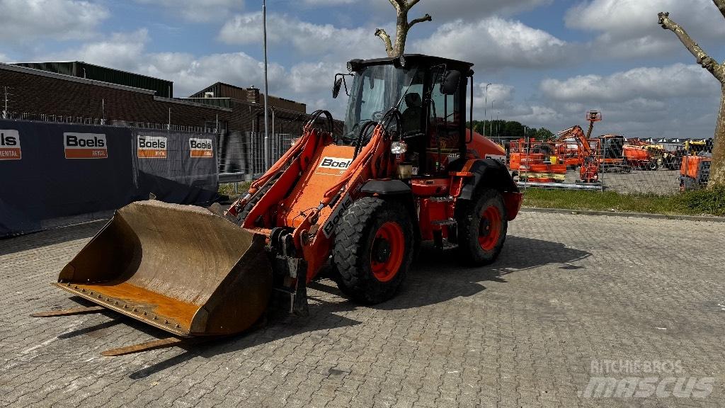 JCB 411HT T4i Kolesni nakladalci
