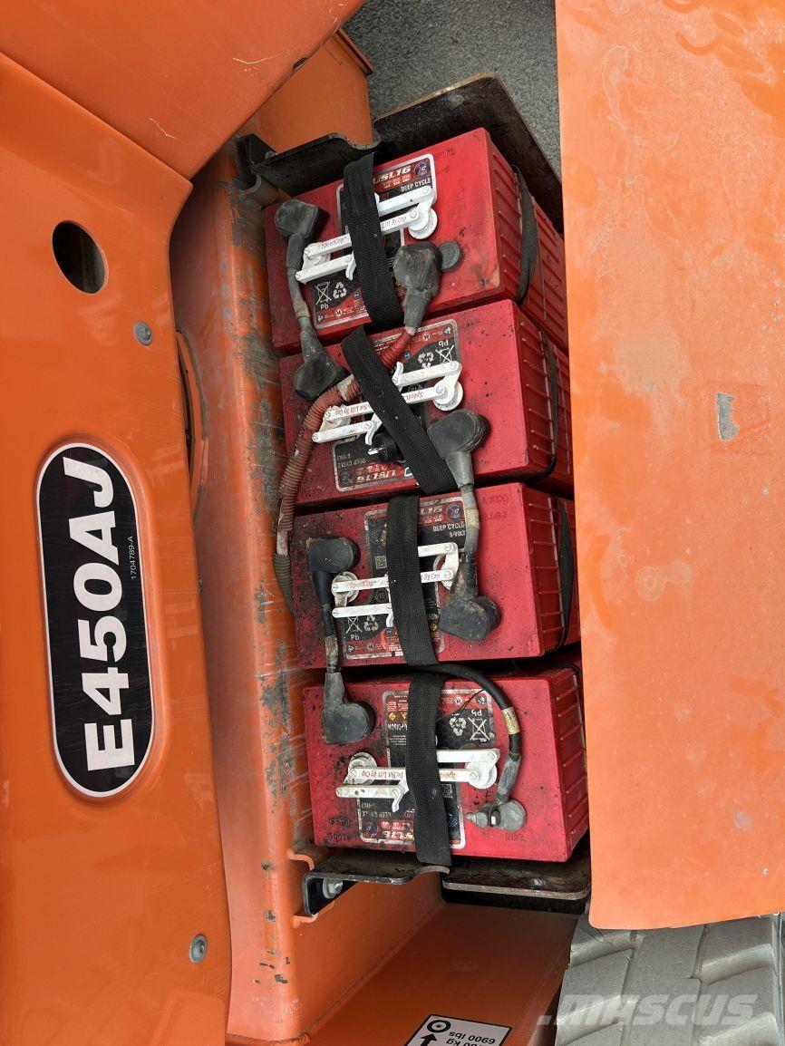 JLG E450AJ (2005) Zglobne dvižne ploščadi