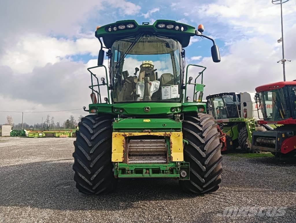 John Deere 8800 Stroji za krmo na lastni pogon