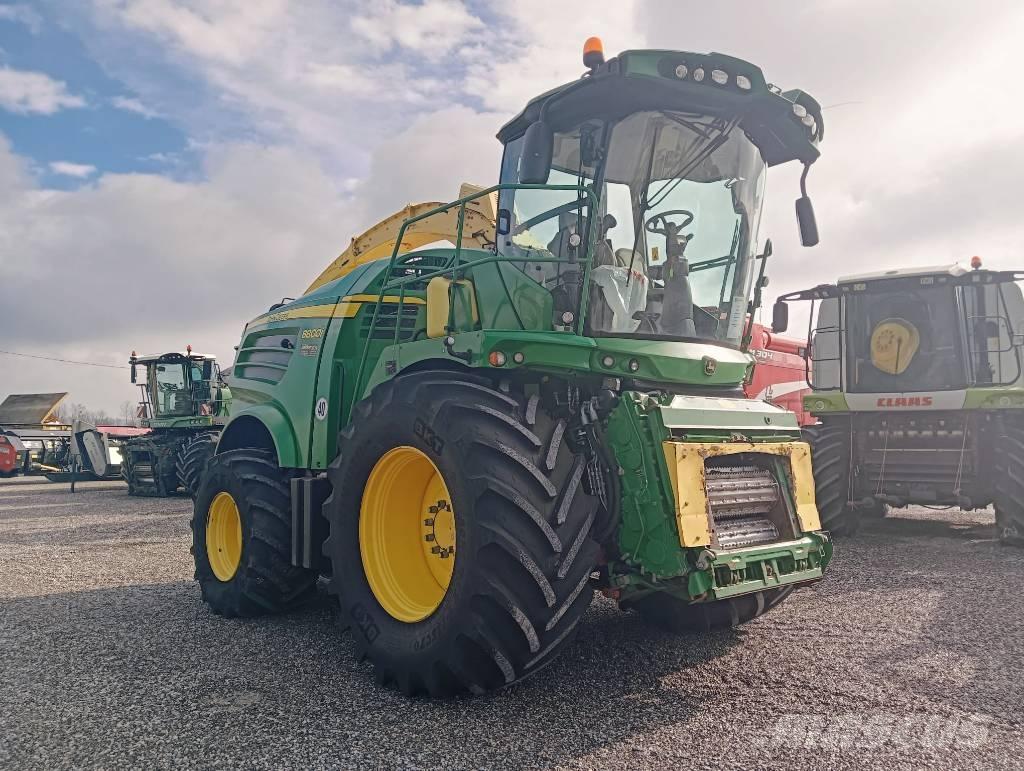 John Deere 8800 Stroji za krmo na lastni pogon