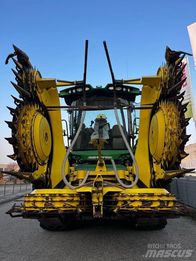 John Deere 8800 Stroji za krmo na lastni pogon