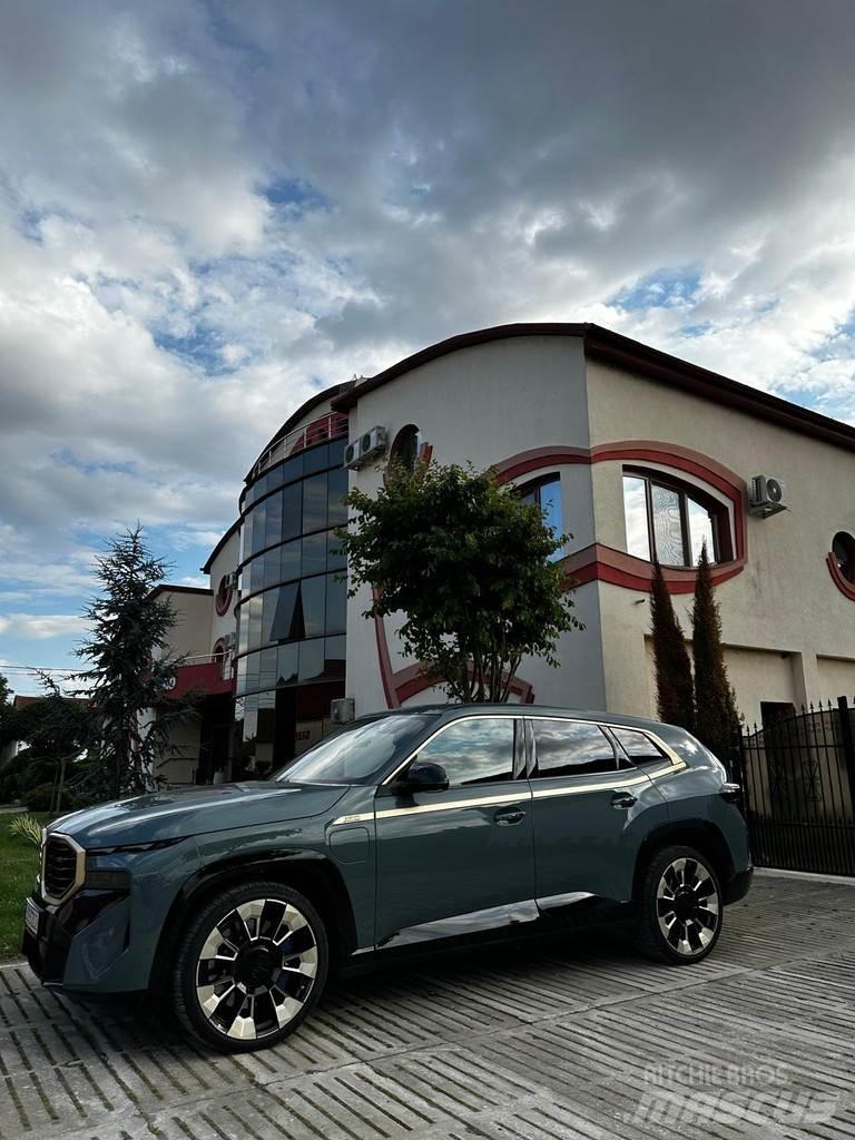 BMW XM Avtomobili
