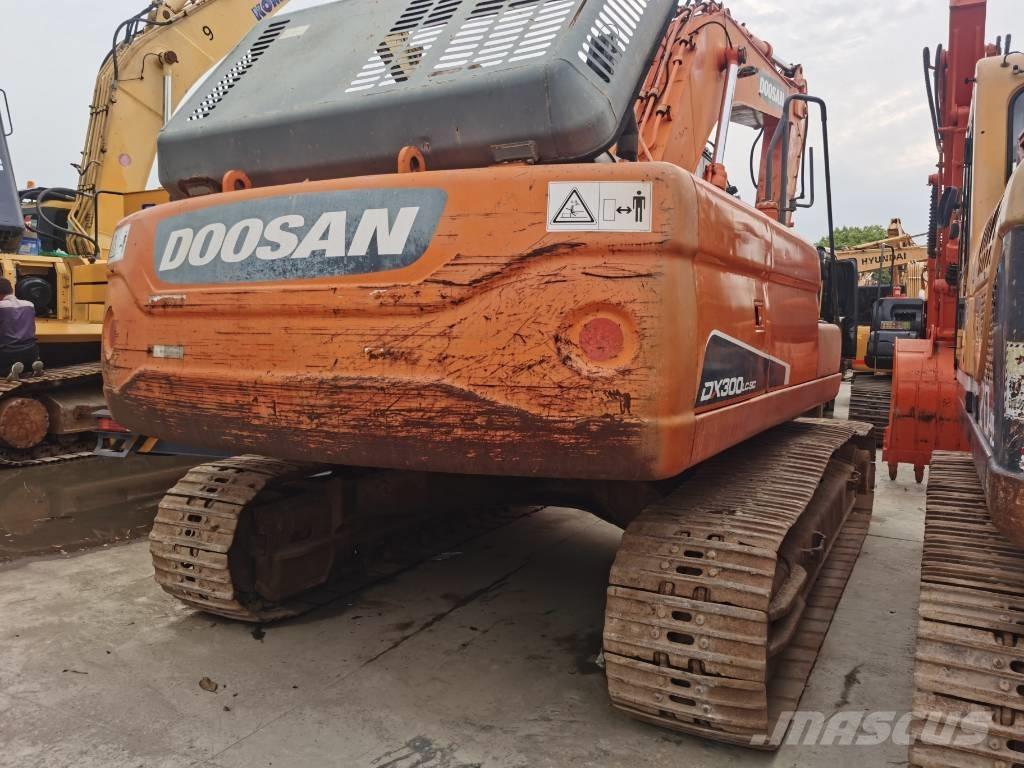 Doosan DX300LC-9C Bagri goseničarji