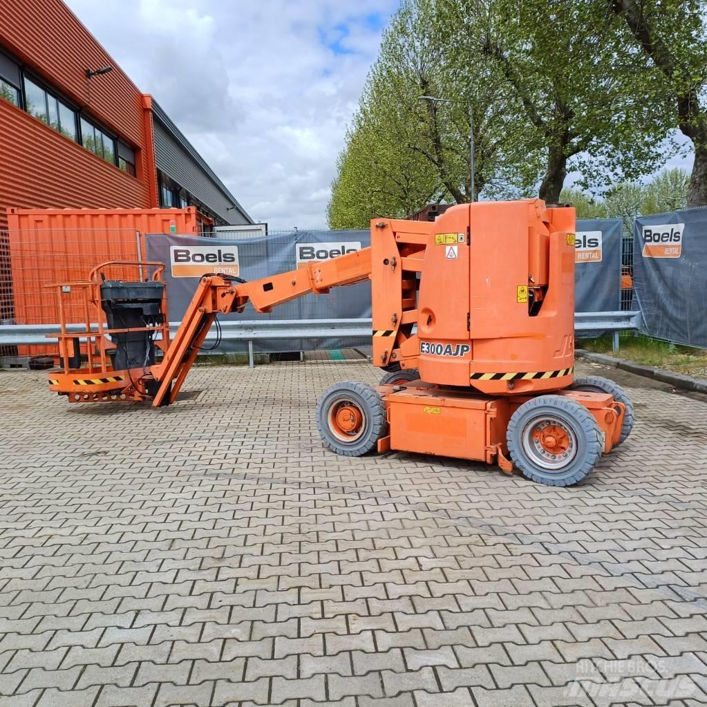 JLG E300AJP Zglobne dvižne ploščadi