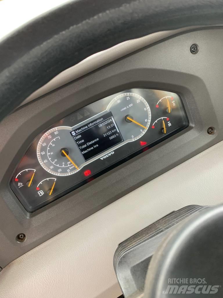 Hitachi ZX 140 W Bagri na kolesih