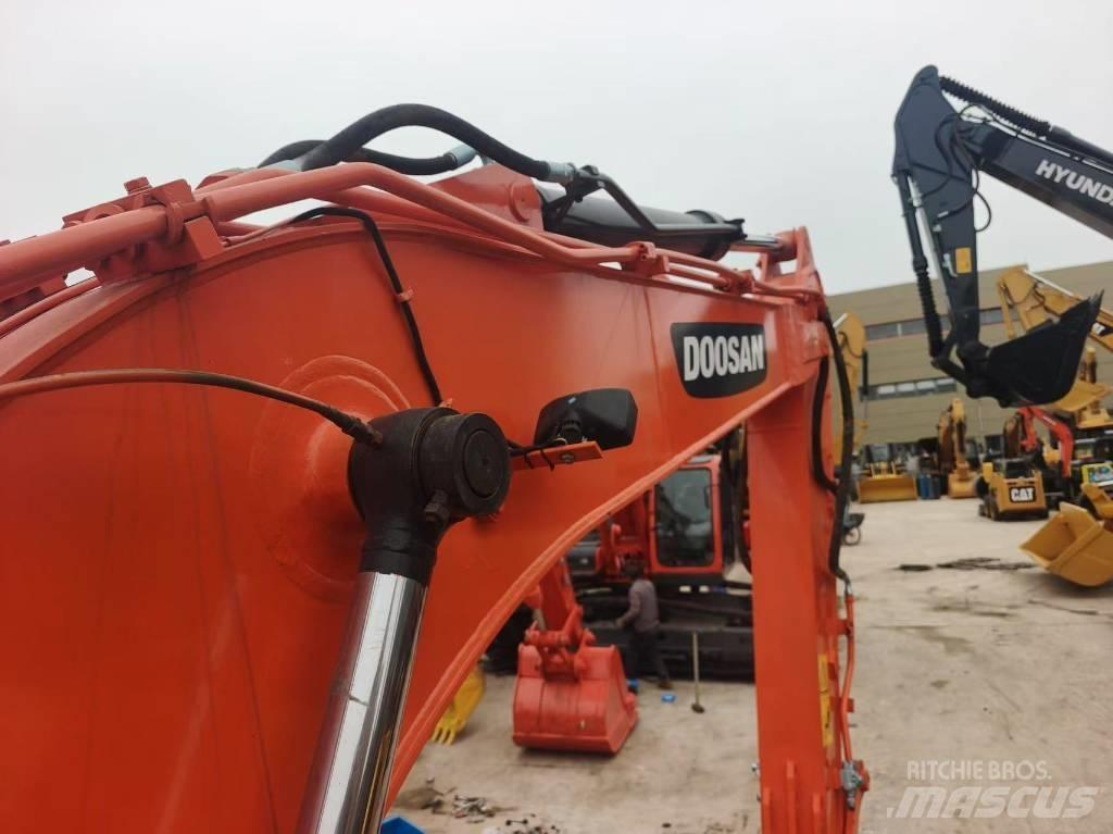 Doosan DX 140 Bagri goseničarji