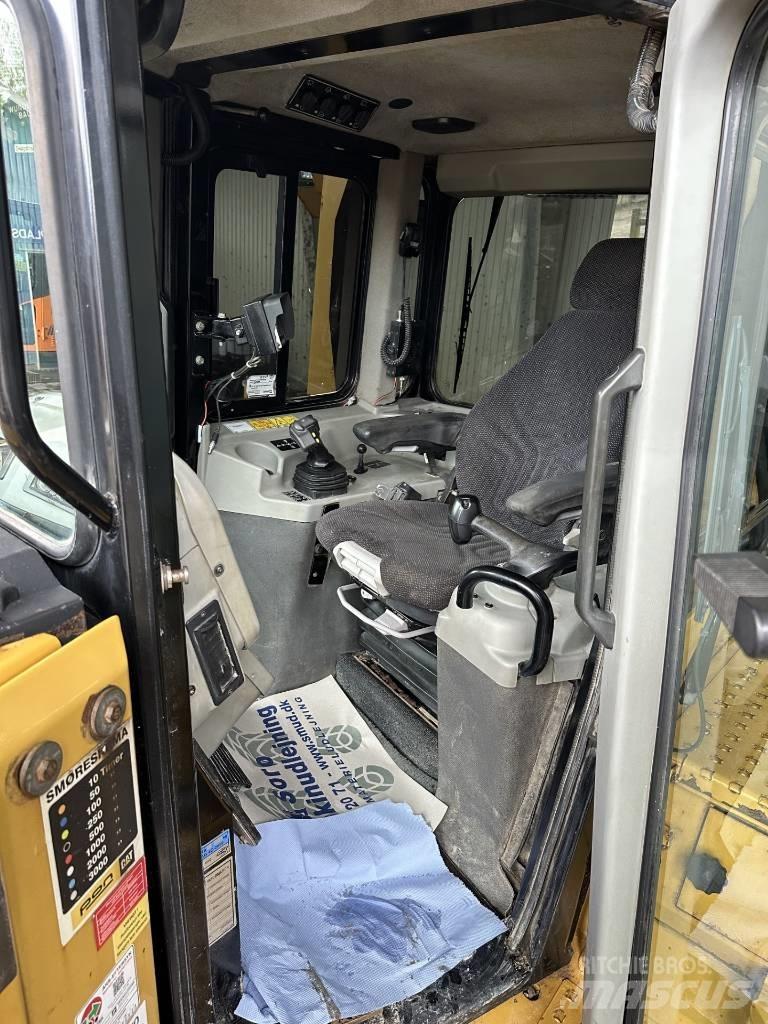 CAT D 6 T LGP Buldožerji goseničarji