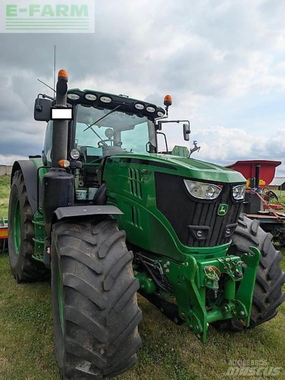 John Deere 6215 r Traktorji