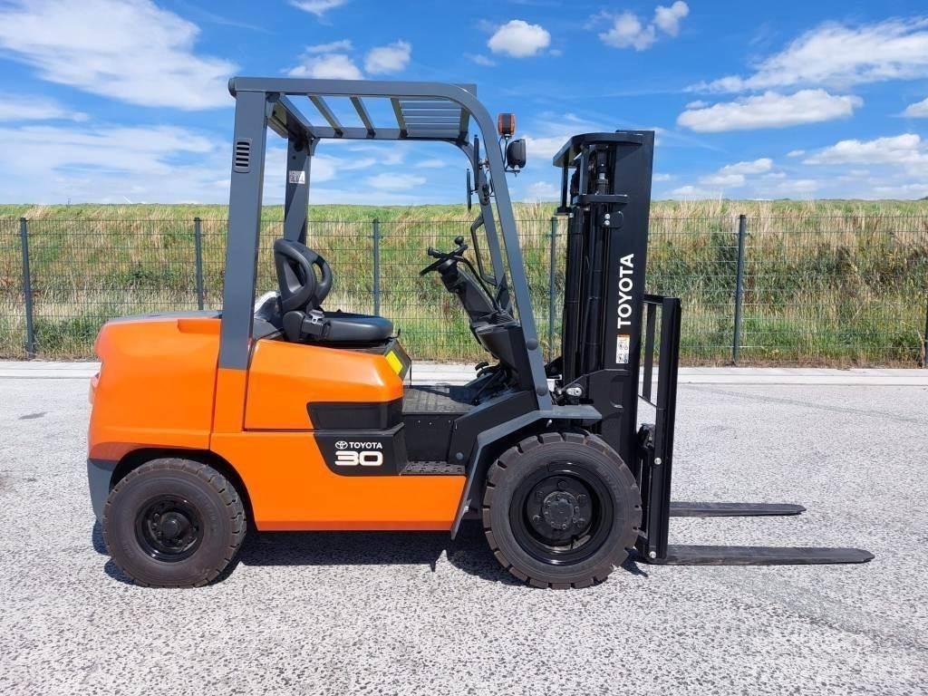 Toyota FDZN30 Dizelski viličarji