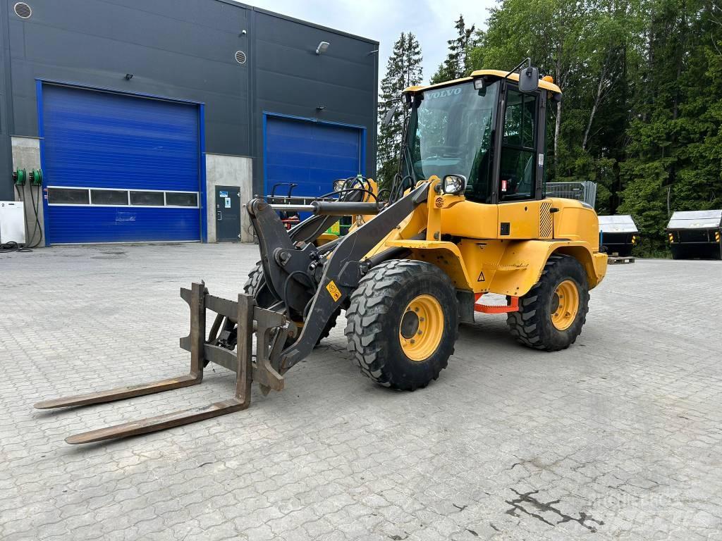 Volvo L 30 G Kolesni nakladalci