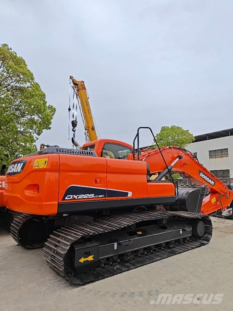 Doosan DX 225 LC Bagri goseničarji