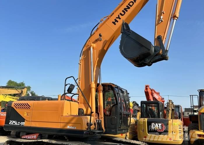 Hyundai 225 Bagri goseničarji