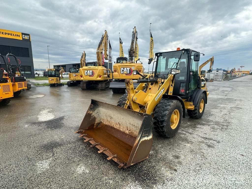CAT 906 M Kolesni nakladalci