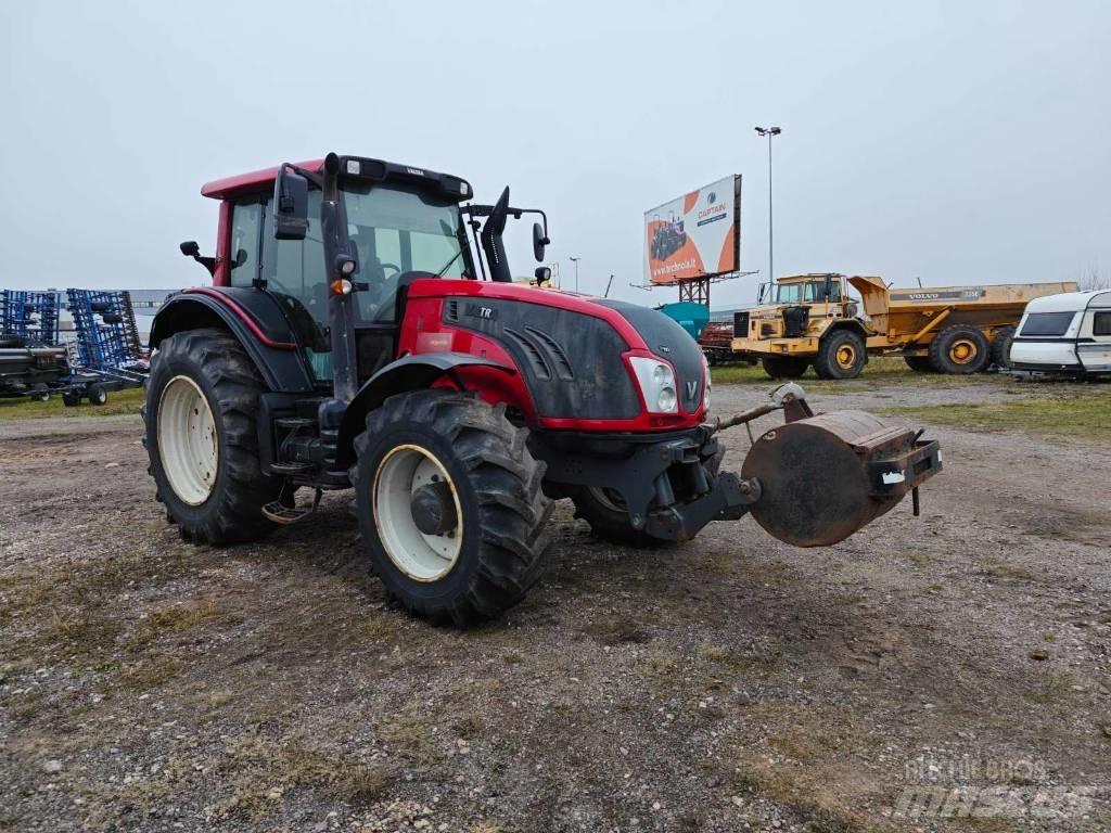 Valtra T 193 Traktorji