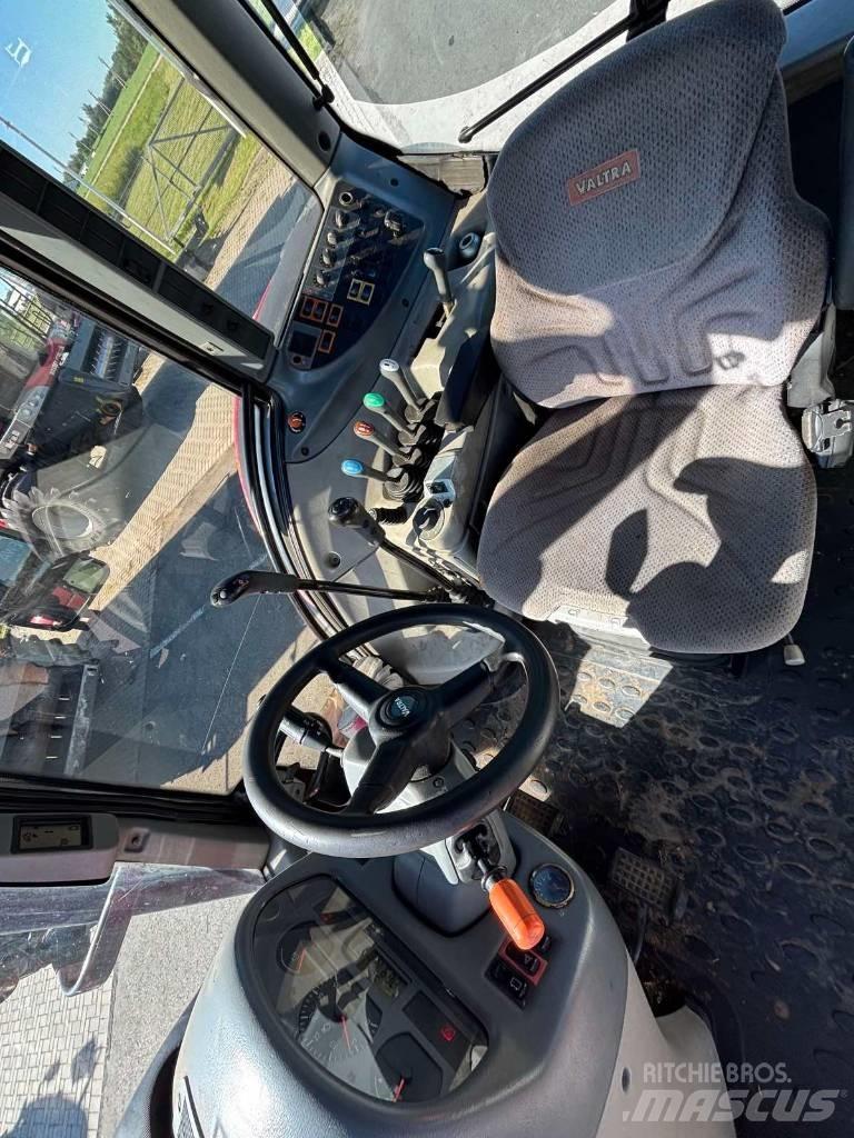 Valtra T 193 Traktorji
