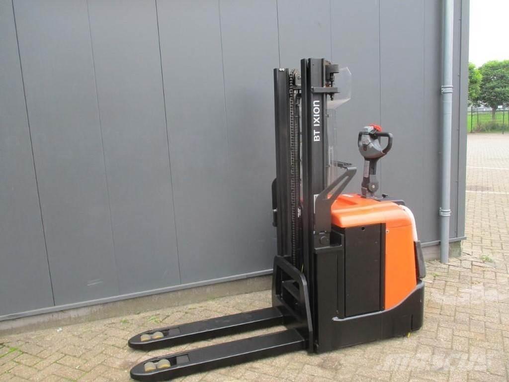 BT SPE125 Električni nizko dvižni viličar s stojiščem
