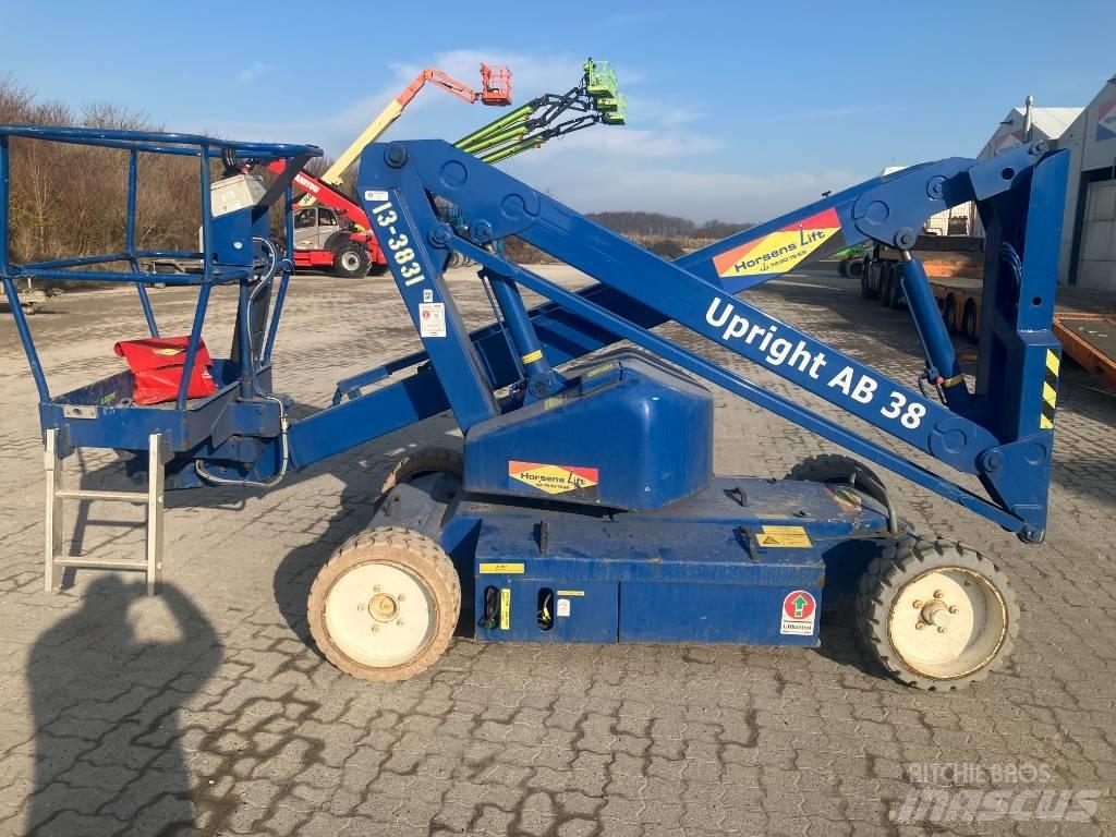 UpRight AB38N Zglobne dvižne ploščadi