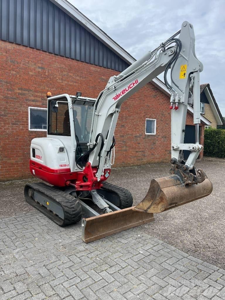 Takeuchi tb235-2 Mini bagri <7t